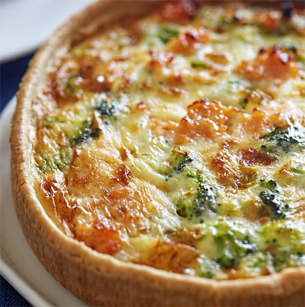 Brokkoli-Lachs-Quiche mit Naturjoghurt