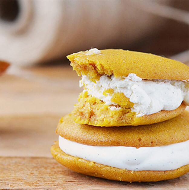 Kürbis-Whoopies<br>mit herzhafter Naturjoghurt-Füllung